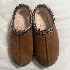 Ugg Tasman in Chestnut Size 8
